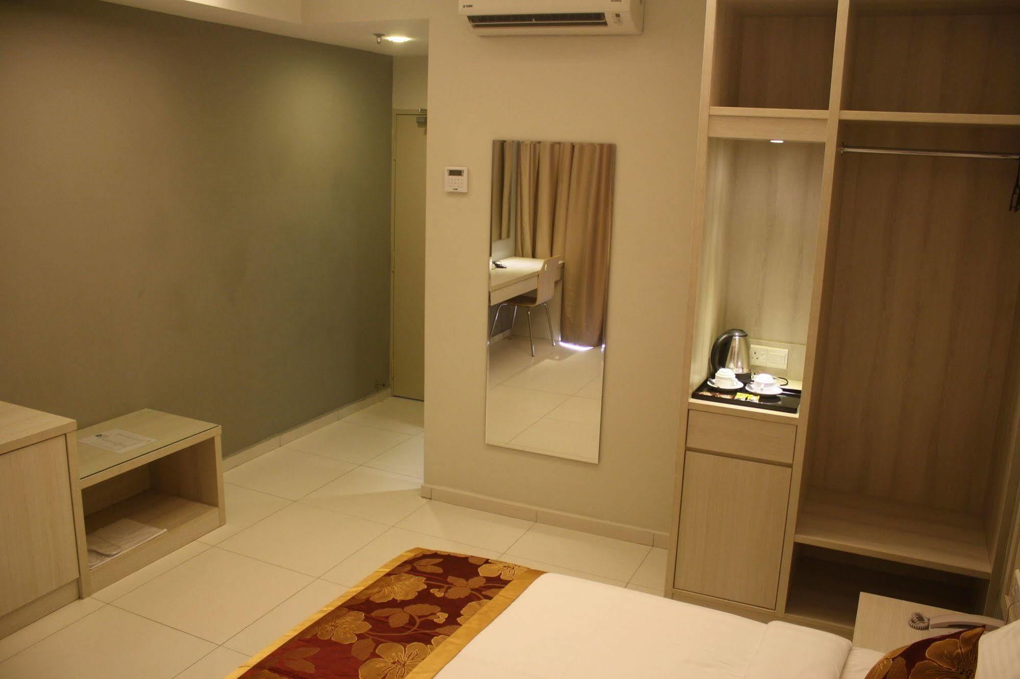 Aurora Hotel Malacca Екстериор снимка