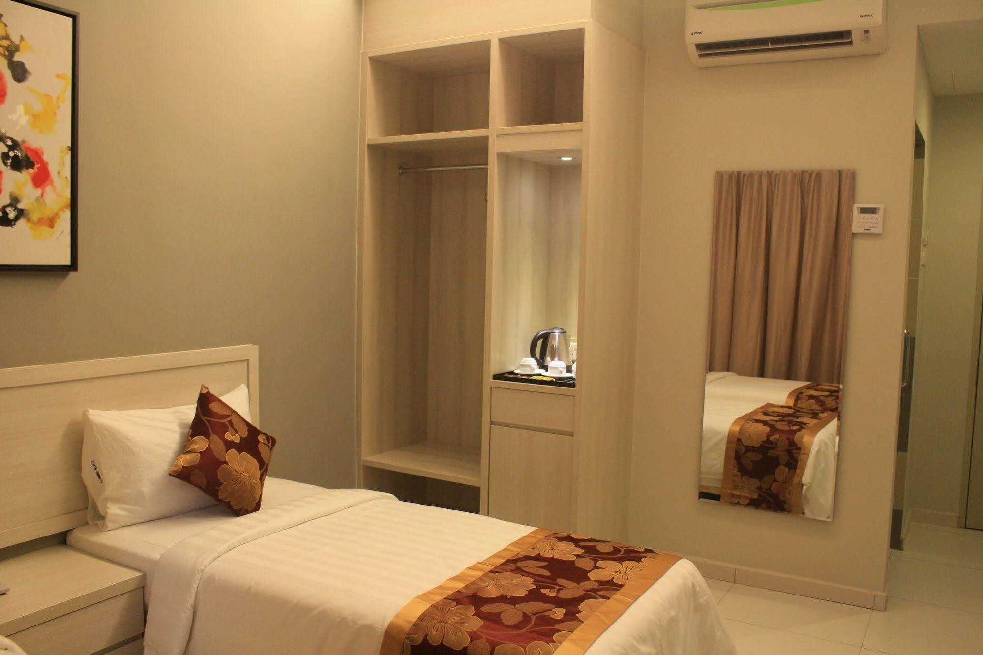 Aurora Hotel Malacca Екстериор снимка